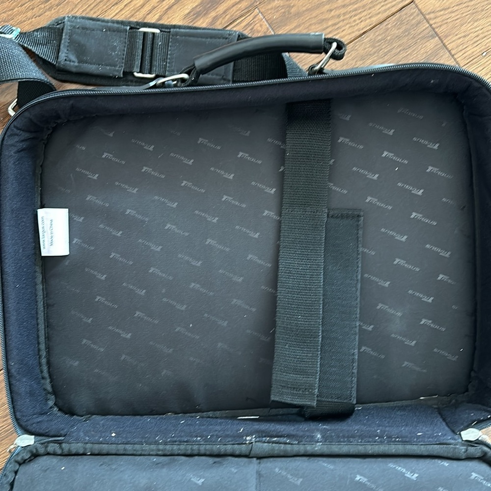 Targus Leather/Nylon Briefcase/Computer Bag - Picture 5 of 10